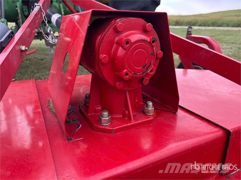 Farm King 7 ft 3-Point Hitch Finishing Mower Pürüzlü arazi, kırpma ve çevresel çim biçme makineleri