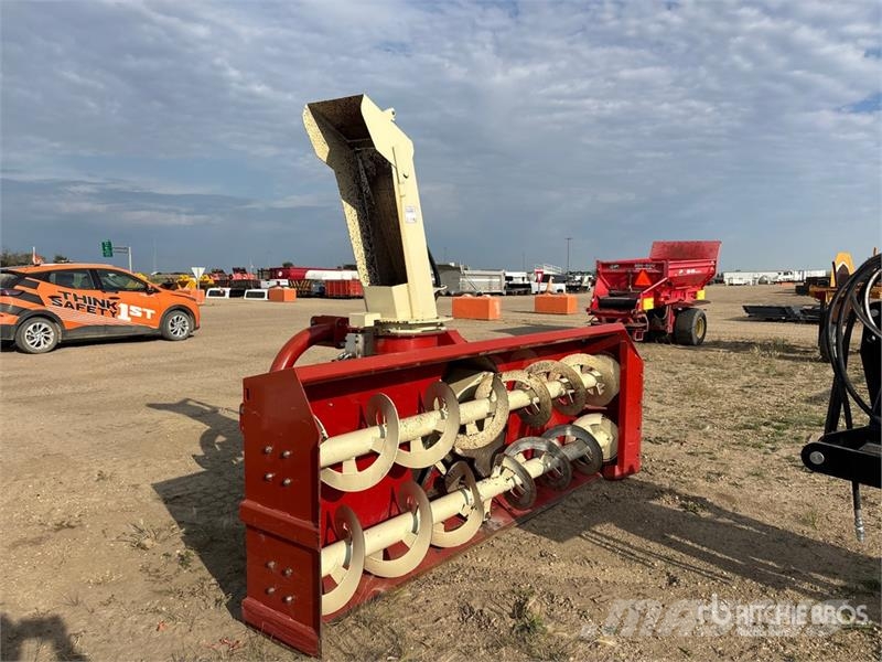 Farm King 9 ft 2 in Snow Blower Snøfresere