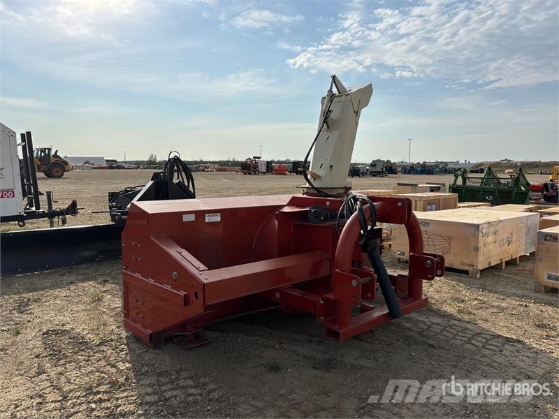 Farm King 9 ft 2 in Snow Blower Snøfresere