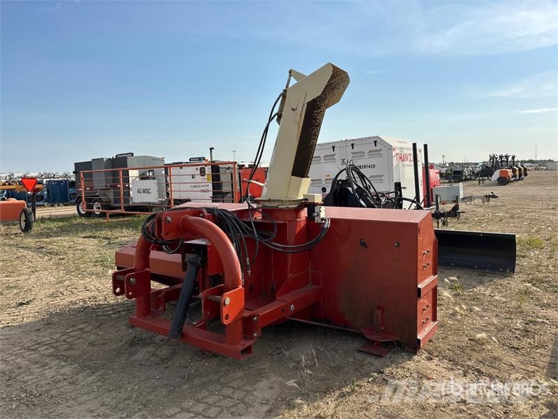 Farm King 9 ft 2 in Snow Blower Snøfresere