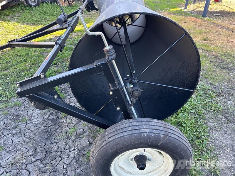 Farm King 9 ft 6 in Steel Swath Roller Vālotāji