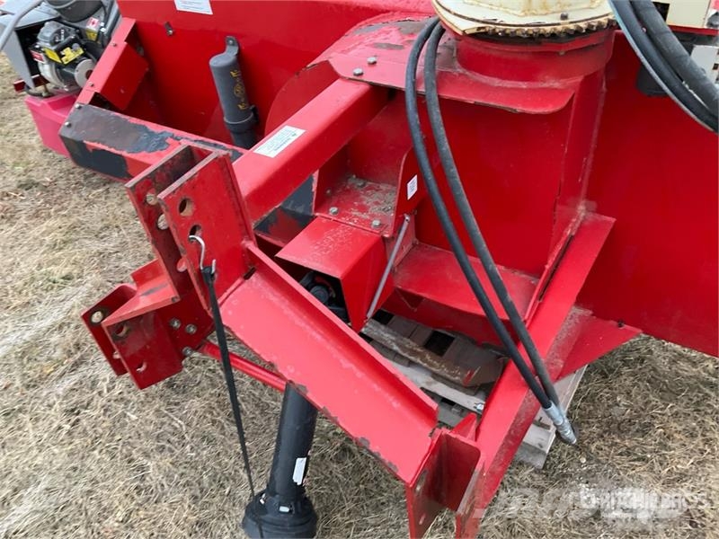 Farm King 960 8 ft 3-Point Snow Blower Souffleuse à neige