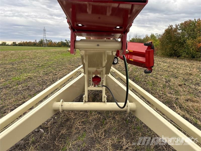 Farm King Y1385TMR 13 in x 85 ft Telescopic Swing Grain Auge Transportbanden en Rollenbanen