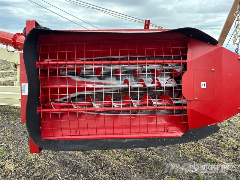 Farm King Y1385TMR 13 in x 85 ft Telescopic Swing Grain Auge Transportbanden en Rollenbanen