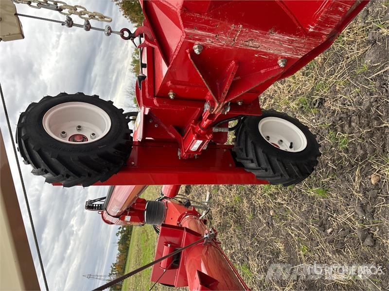 Farm King Y1385TMR 13 in x 85 ft Telescopic Swing Grain Auge Transportbanden en Rollenbanen