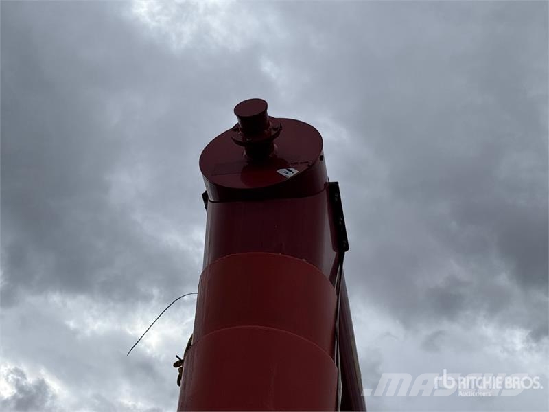 Farm King Y1385TMR 13 in x 85 ft Telescopic Swing Grain Auge Transportbanden en Rollenbanen