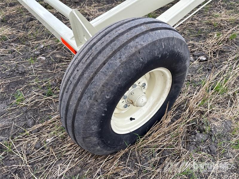Farm King Y1385TMR 13 in x 85 ft Telescopic Swing Grain Auge Transportbanden en Rollenbanen