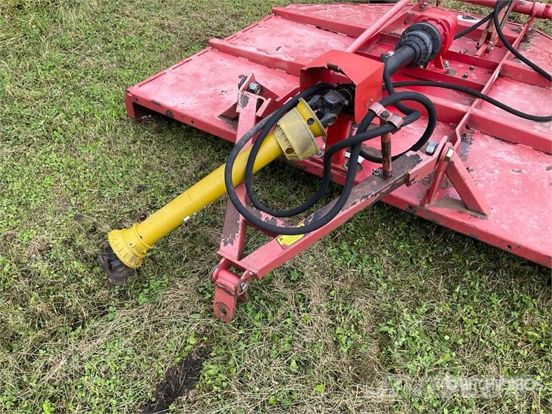Farm King Y720 7 ft Finishing Mower 长草、修正和环绕割草机