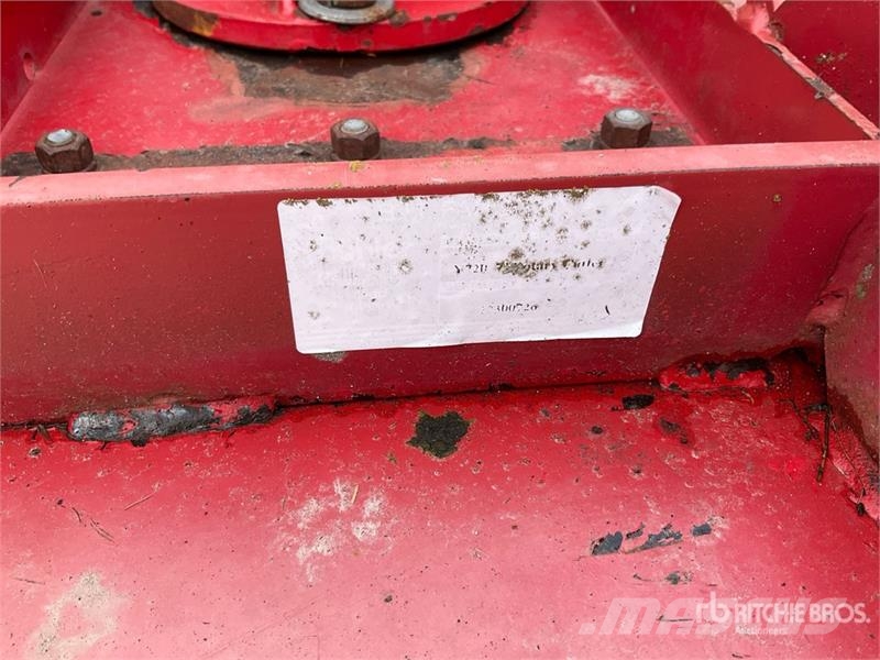 Farm King Y720 7 ft Finishing Mower 长草、修正和环绕割草机