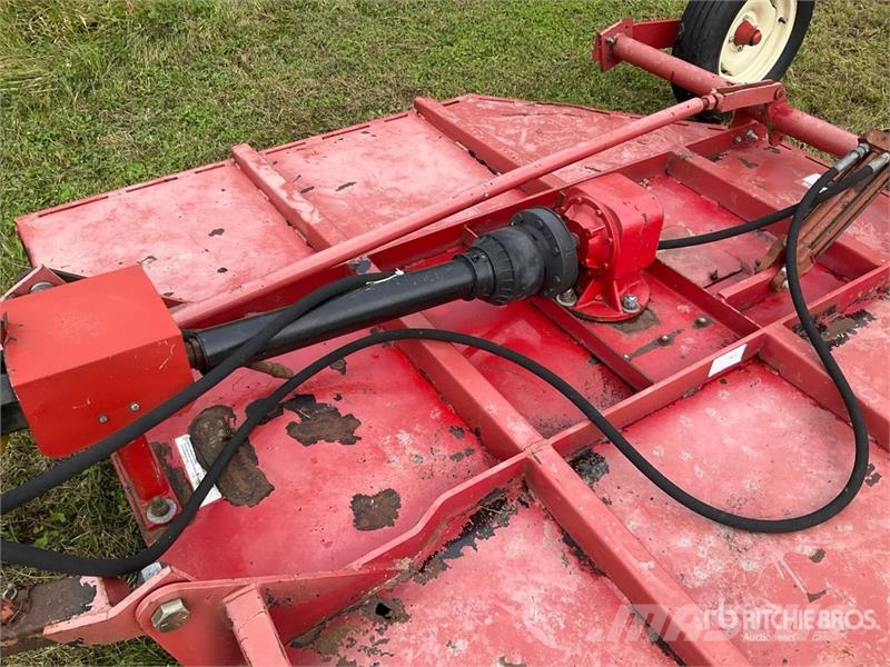 Farm King Y720 7 ft Finishing Mower 长草、修正和环绕割草机