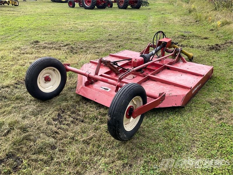 Farm King Y720 7 ft Finishing Mower 长草、修正和环绕割草机