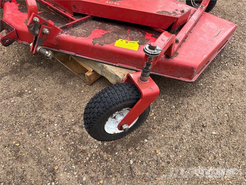 Farm King Y750R 7 ft 3-Point Hitch Finishing Mower Corta-césped para remates, antegreens y roughs