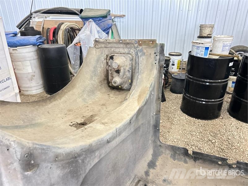  Fiberglass Truck Hood Assembly مكونات أخرى
