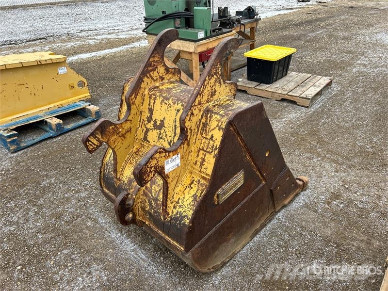 Finning 35 in Q/C Digging Excavator Bucket دلاء