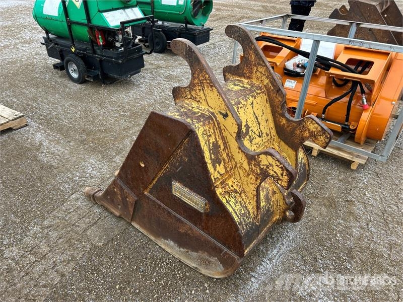 Finning 35 in Q/C Digging Excavator Bucket دلاء