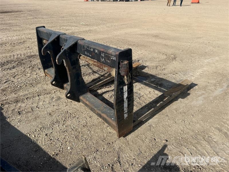 Finning 60 in Q/C Wheel Loader Forks - Fits IT28G Vilice