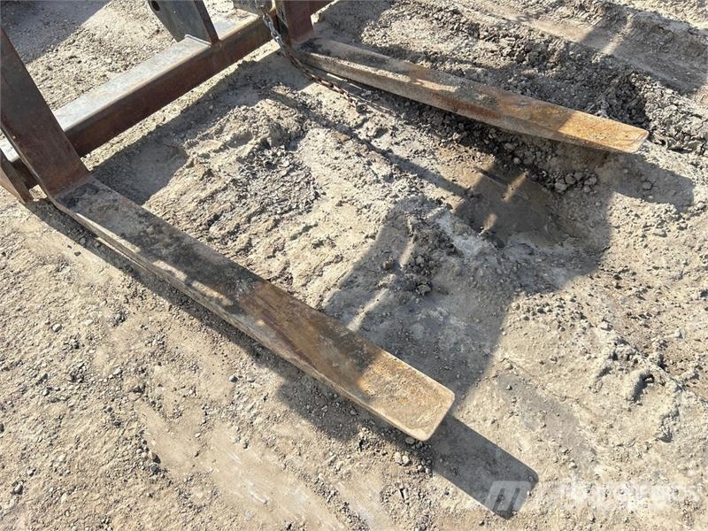 Finning 60 in Q/C Wheel Loader Forks - Fits IT28G Vilice