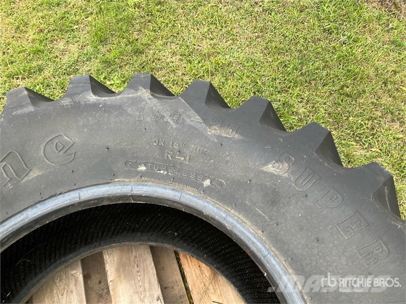 Firestone 18.4-26 Tires Padangos, ratai ir ratlankiai