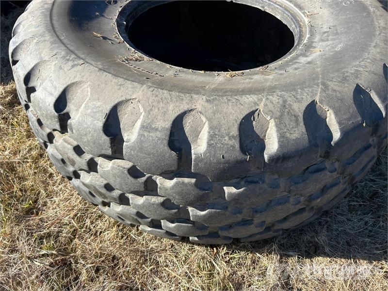 Firestone 23.1-26 Tires Gume, točkovi i felne