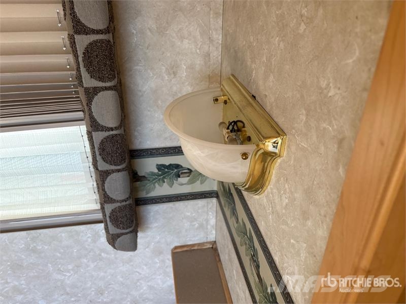 Fleetwood Discovery Motor Home Obytné vozy a karavany