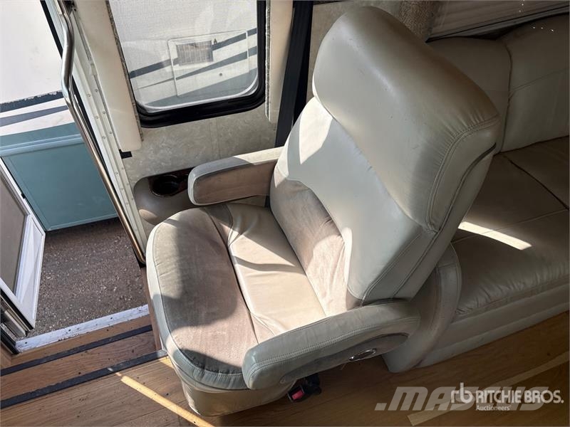 Fleetwood Discovery Motor Home Obytné vozy a karavany
