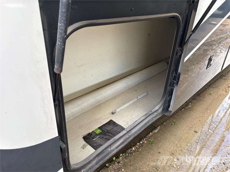 Fleetwood Discovery Motor Home Obytné vozy a karavany