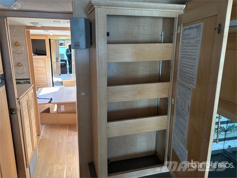 Fleetwood Discovery Motor Home Obytné vozy a karavany