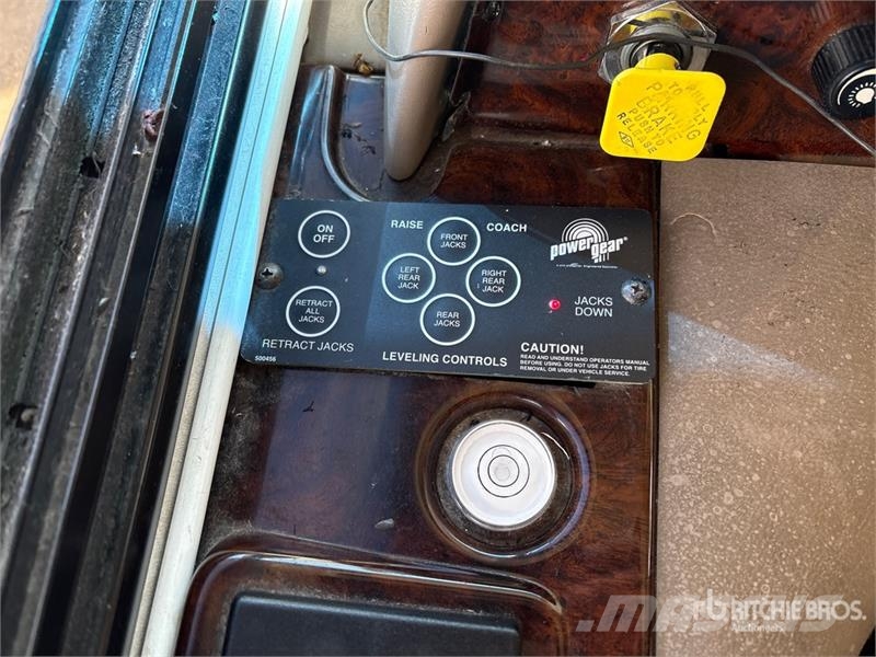 Fleetwood Discovery Motor Home Obytné vozy a karavany