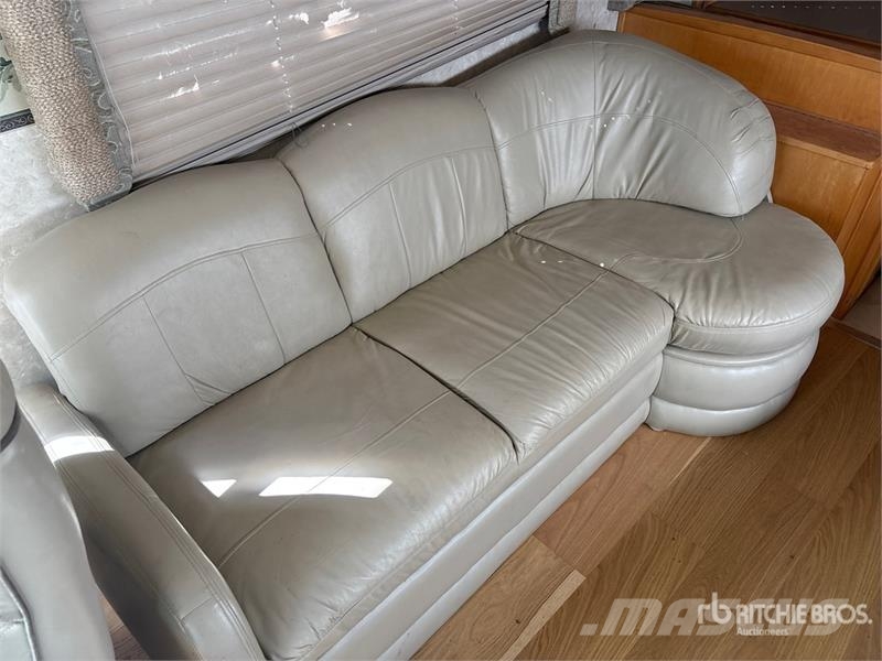 Fleetwood Discovery Motor Home Obytné vozy a karavany