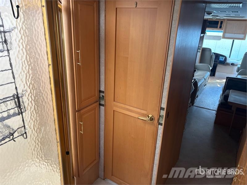 Fleetwood Discovery Motor Home Obytné vozy a karavany