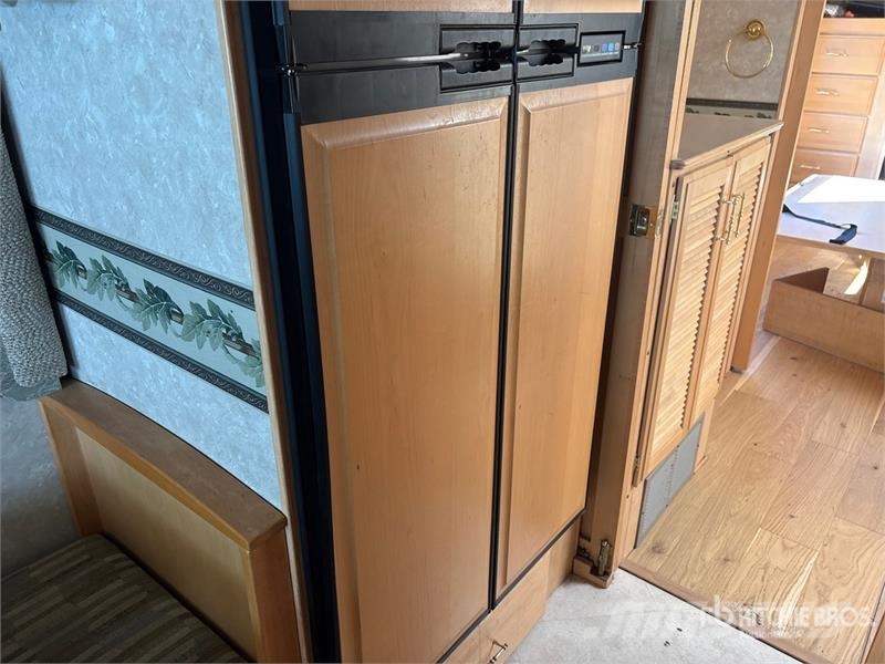 Fleetwood Discovery Motor Home Obytné vozy a karavany
