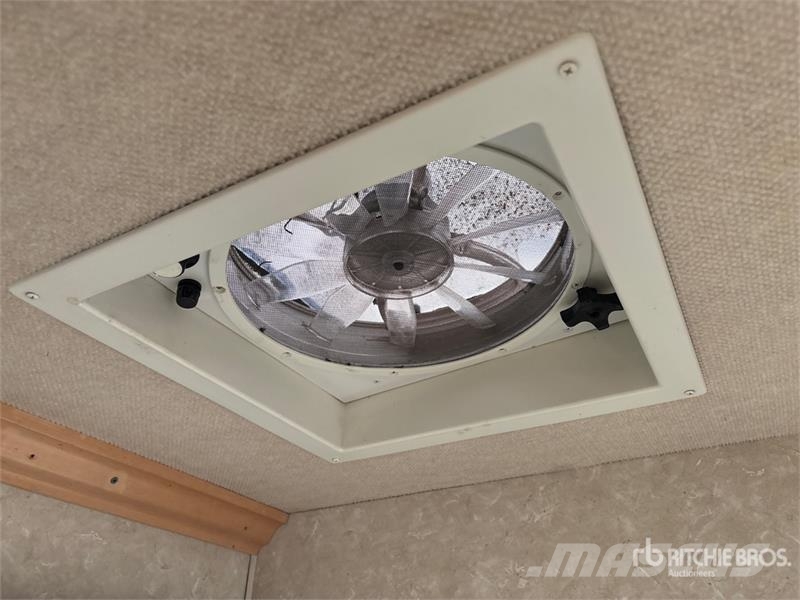 Fleetwood Discovery Motor Home Obytné vozy a karavany