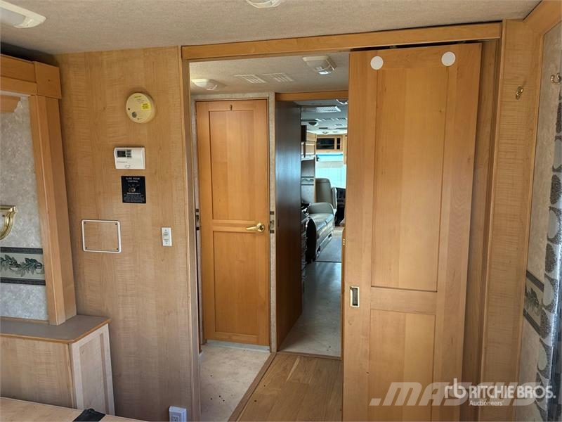 Fleetwood Discovery Motor Home Obytné vozy a karavany