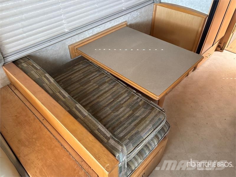 Fleetwood Discovery Motor Home Obytné vozy a karavany