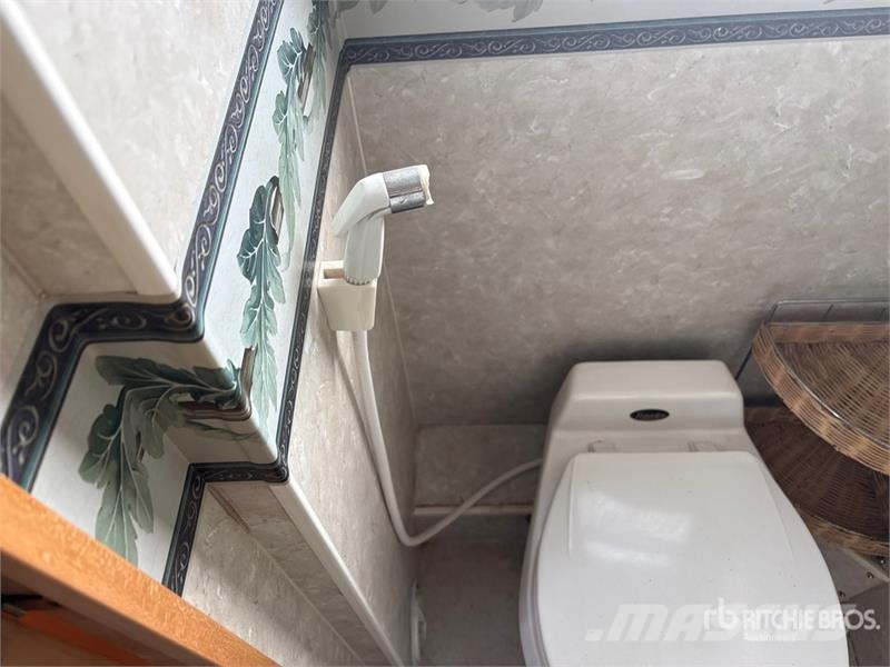 Fleetwood Discovery Motor Home Obytné vozy a karavany