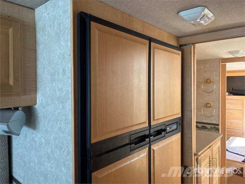 Fleetwood Discovery Motor Home Obytné vozy a karavany