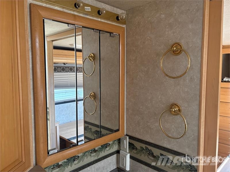 Fleetwood Discovery Motor Home Obytné vozy a karavany