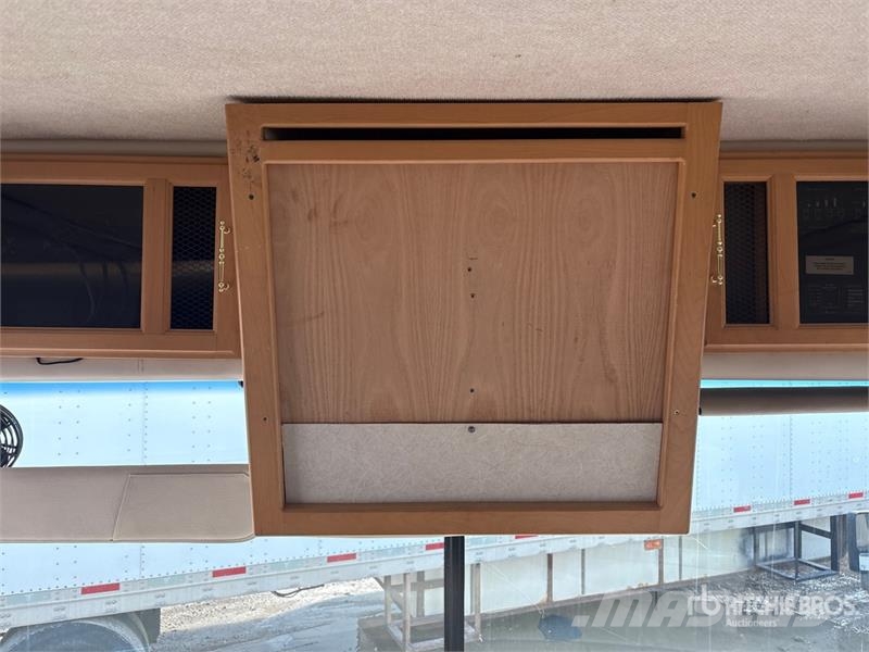 Fleetwood Discovery Motor Home Obytné vozy a karavany