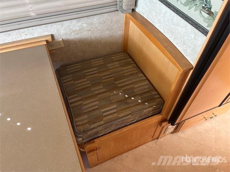 Fleetwood Discovery Motor Home Obytné vozy a karavany