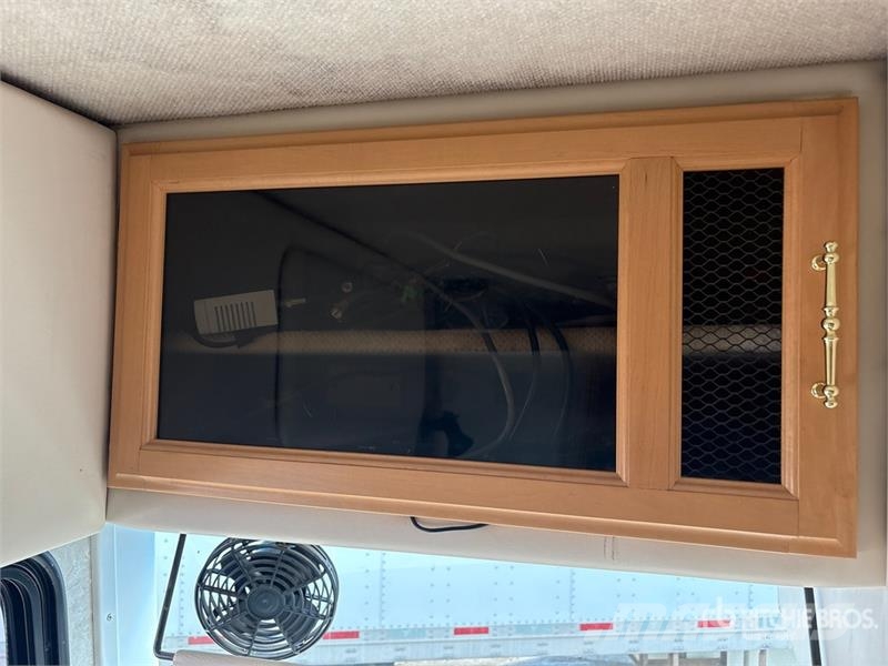 Fleetwood Discovery Motor Home Obytné vozy a karavany