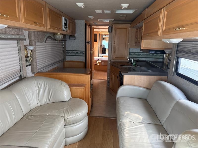 Fleetwood Discovery Motor Home Obytné vozy a karavany