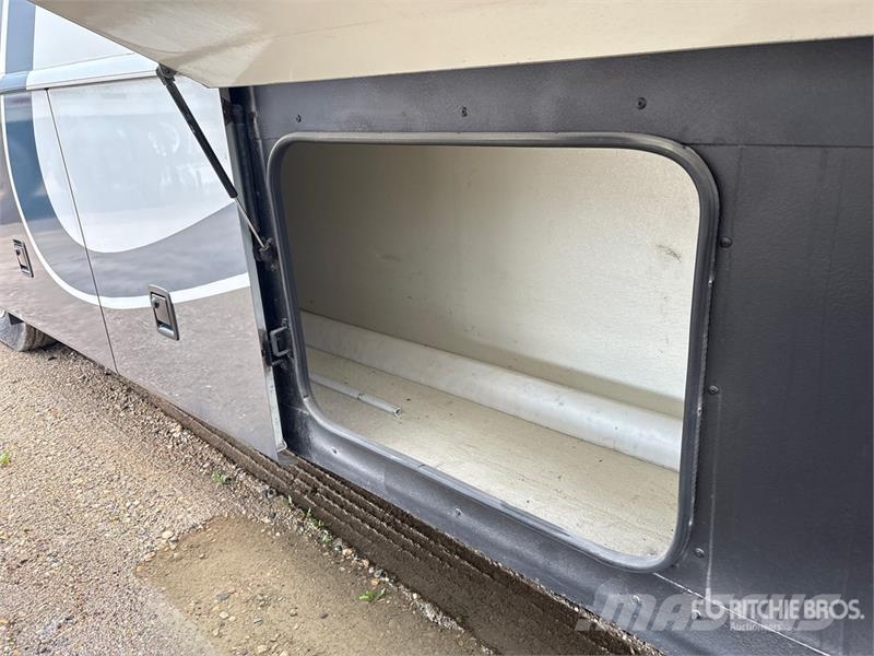 Fleetwood Discovery Motor Home Obytné vozy a karavany