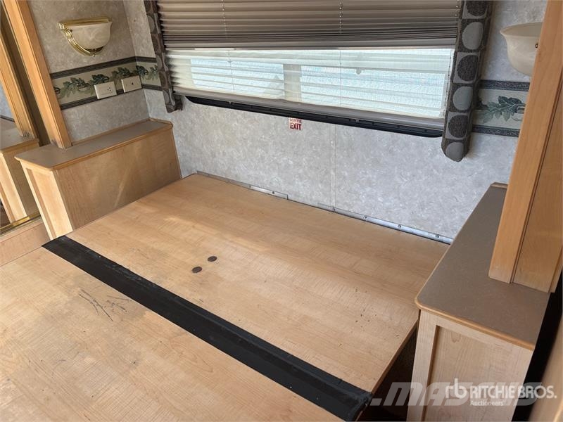 Fleetwood Discovery Motor Home Obytné vozy a karavany