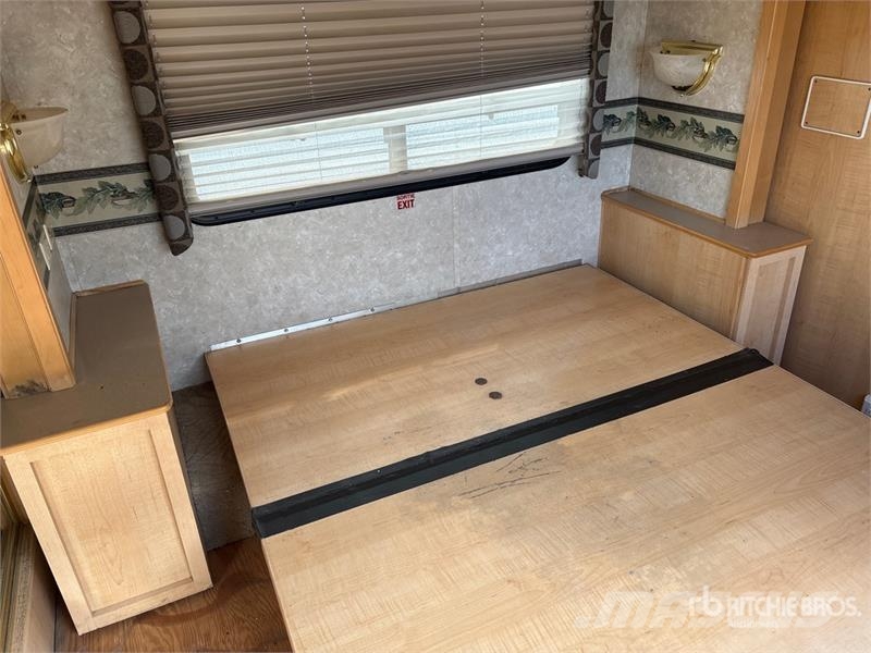Fleetwood Discovery Motor Home Obytné vozy a karavany