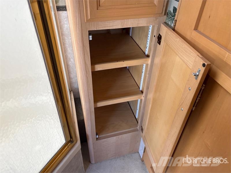 Fleetwood Discovery Motor Home Obytné vozy a karavany