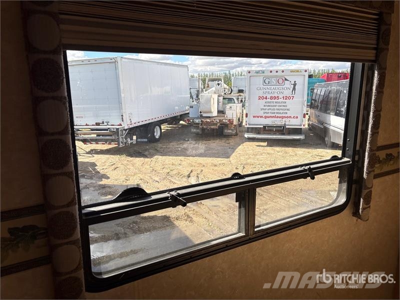 Fleetwood Discovery Motor Home Obytné vozy a karavany