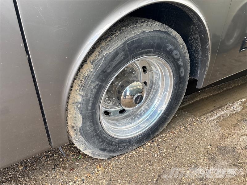 Fleetwood Discovery Motor Home Obytné vozy a karavany