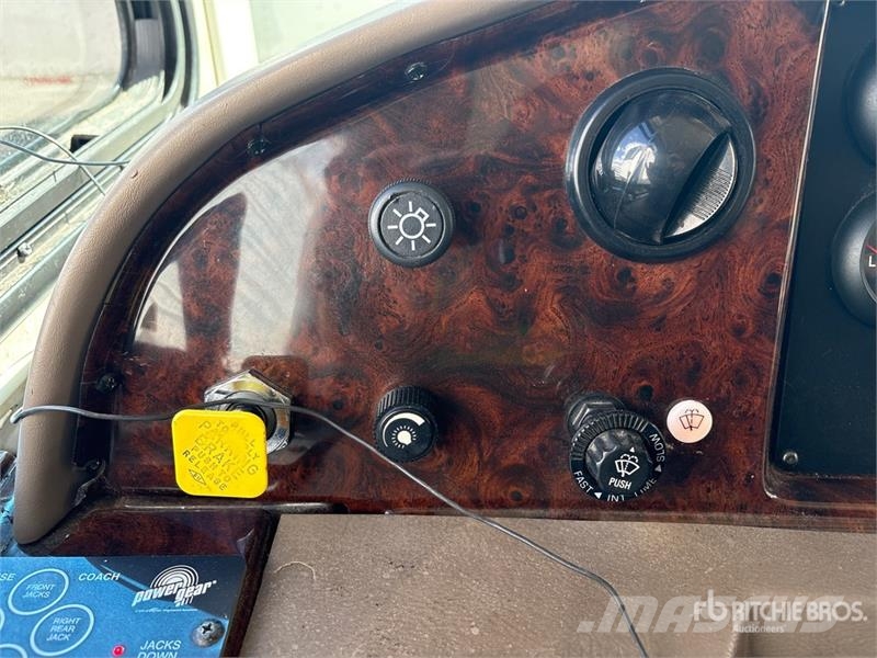 Fleetwood Discovery Motor Home Obytné vozy a karavany