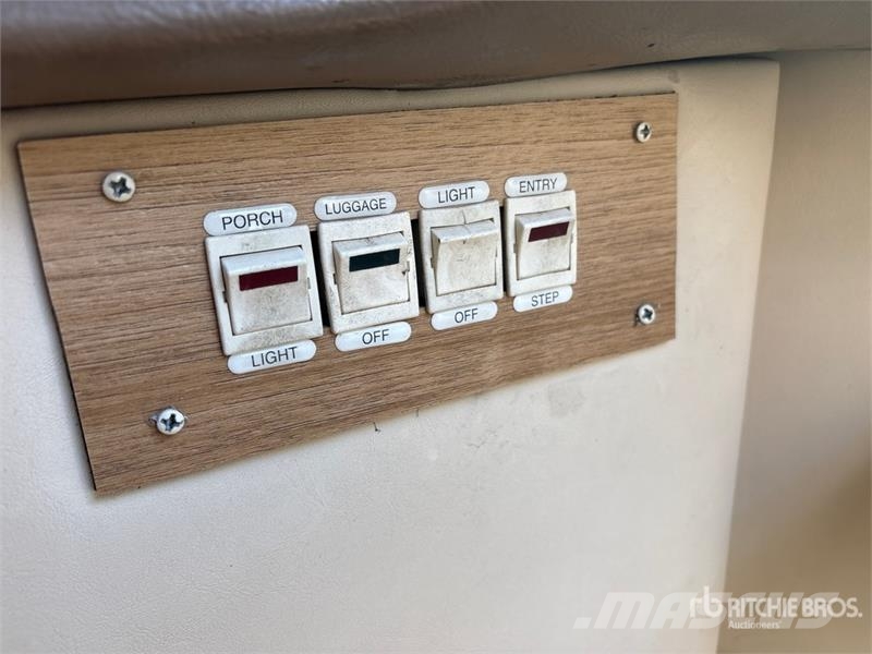 Fleetwood Discovery Motor Home Obytné vozy a karavany