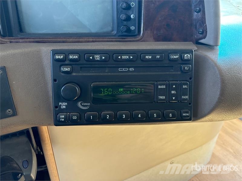 Fleetwood Discovery Motor Home Obytné vozy a karavany